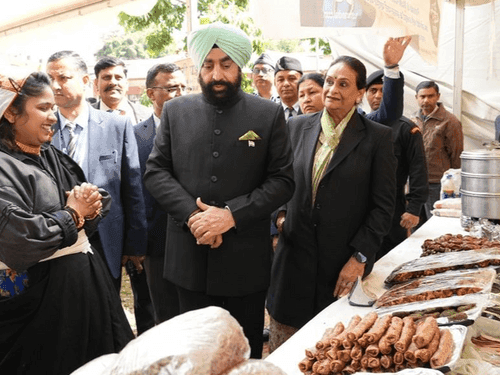 Governor Gurmit Singh visited the art gallery and photo exhibition at Raj Bhavan