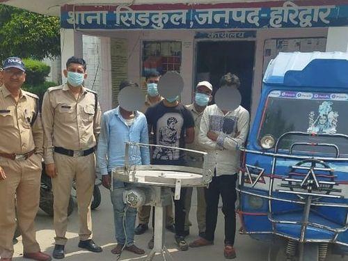 Sidkul police arrested 03 accused in turn table street machine theft case