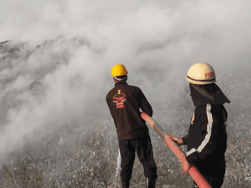 Fire Station Roorkee brought the fire under control in the garbage dumping zone