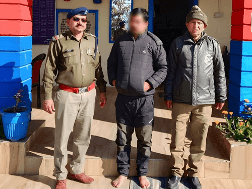Drug smuggler arrested with 04 grams of illegal smack