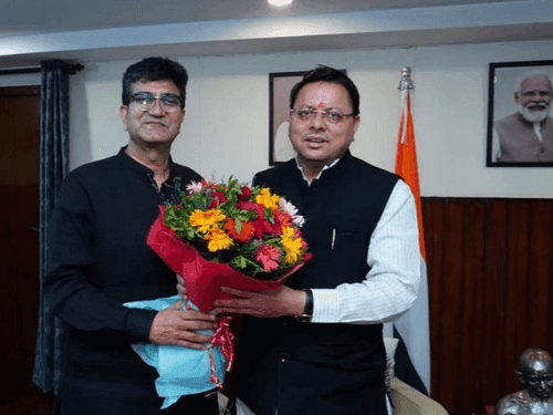 Famous lyricist Prasoon Joshi met CM Dhami in New Delhi