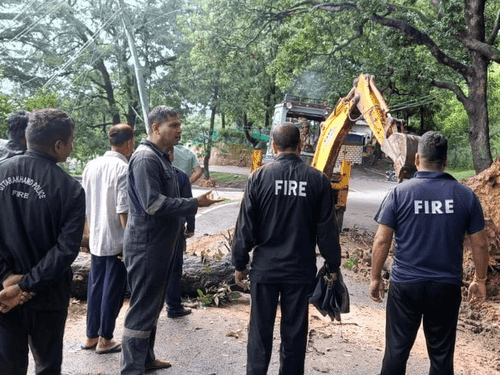 The fire service team cleared the road and restored traffic