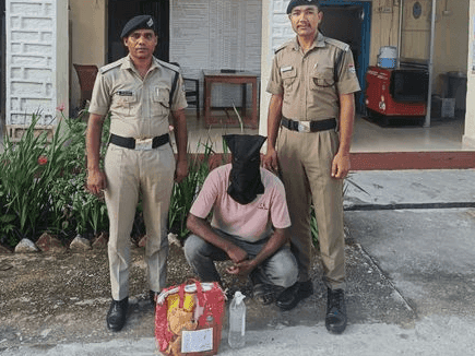 Accused arrested with 5 liters of raw liquor