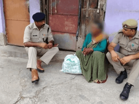 Uttarakhand Police became a support for the elderly