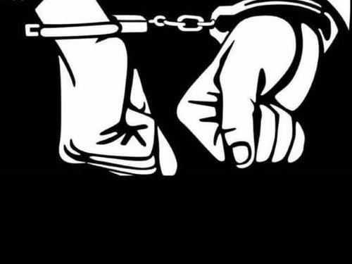 Kotwali police team arrested a person for illegally giving alcohol in the shop