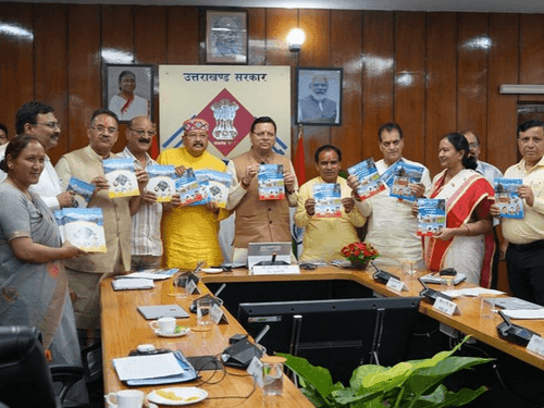 CM Dhami released the book 'Hamari Virasat Evam Vibhutiyaan'