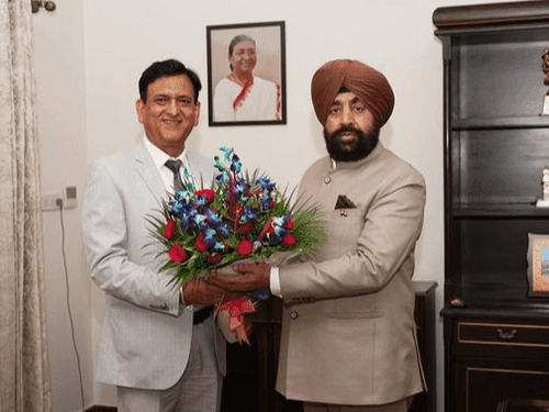Graphic Era Hill University Vice Chancellor Prof. met the Governor