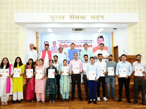 CM Dhami provided appointment letters to the selected candidates