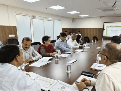 Cabinet Minister Dr. Dhan Singh Rawat held a review meeting of cooperative institutions