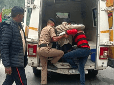 Chamoli Police became the support of the youth injured in the accident