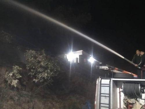 Fire Service Gopeshwar extinguished the forest fire by showing readiness