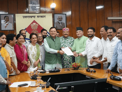 Members of Uttarakhand Tri-Tier Panchayat Organization met CM Dhami