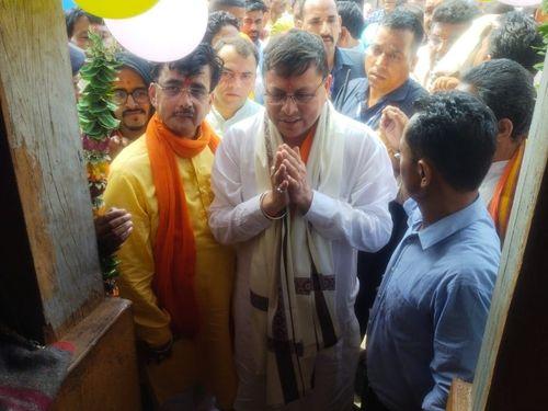 CM Dhami prayed for the state's happiness and prosperity by offering prayers at the Guru Gorakhnath temple.
