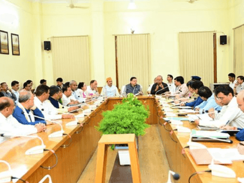 CM Dhami held a meeting with officials in Nainital