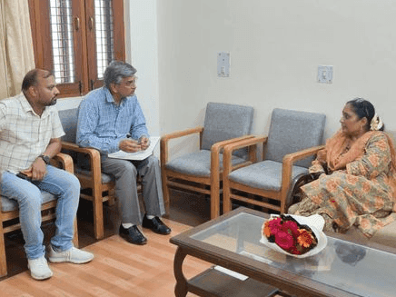 Animal Husbandry Department officials met Assembly Speaker Mrs. Ritu Khanduri