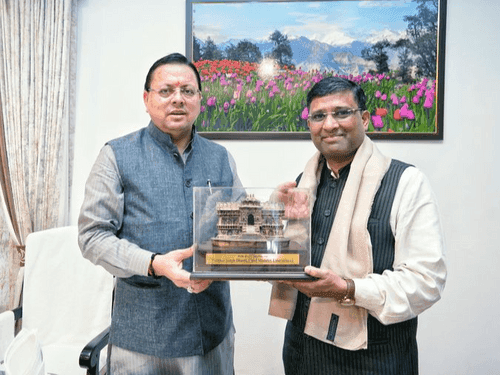 Jagar Samrat Pritam Bharatwan met CM Dhami