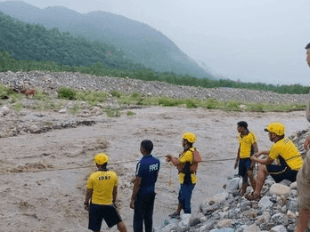 Two persons trapped in the river were rescued safely