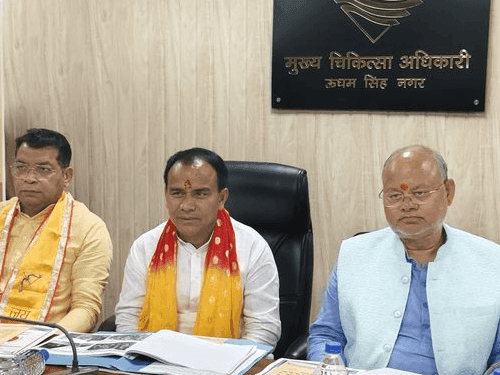 Health Minister Dr. Rawat held a review meeting of the Health Department