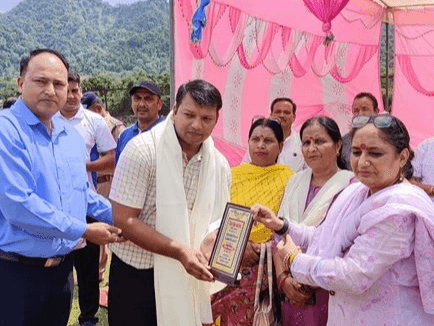 The speaker of the assembly encouraged the players in the sports festival
