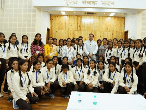 Students of Kasturba Gandhi Girls School met CM Dhami