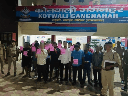 Haridwar Police took action against those drinking alcohol in public places