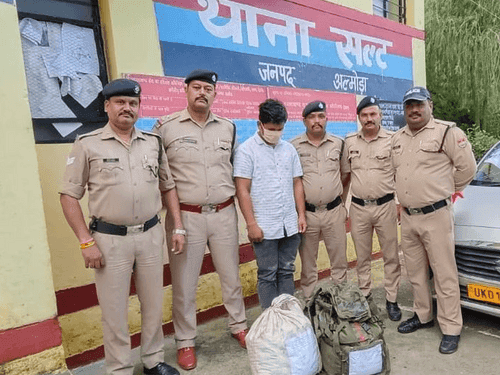 Almora Police arrested smuggler with 17.83 kg marijuana