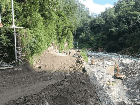 Movement of small vehicles started from Sonprayag to Gaurikund