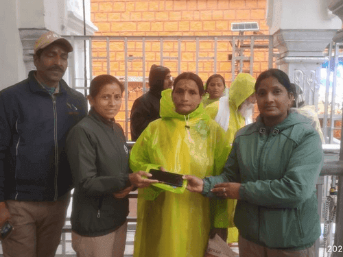 Uttarakhand Police handed over the lost mobile phone to its owner