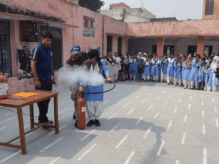 Fire Station Roorkee gave information to students about the use of fire fighting equipment