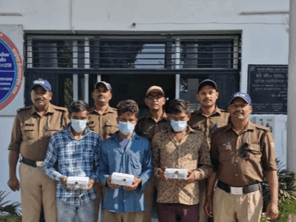 Haridwar Police arrested smugglers with 745 grams of hashish and 15 grams of smack