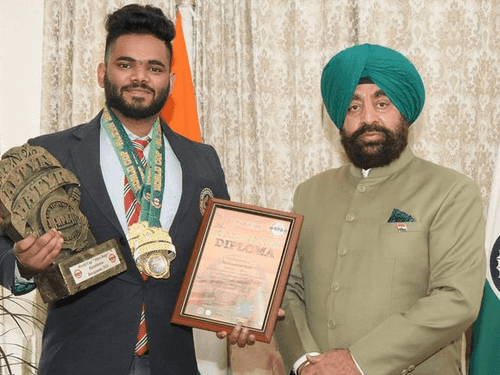Weight lifter Mohammad Kaif met Governor Gurmit Singh