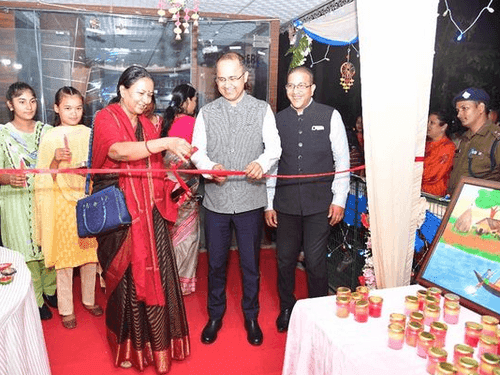 Chief Secretary Mrs. Radha Raturi inaugurated the exhibition of decorative products