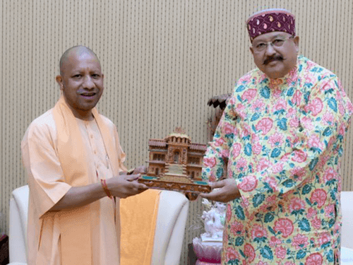 Cabinet Minister Satpal Maharaj met UP CM Yogi Adityanath