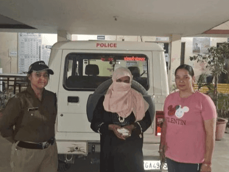 Female smuggler arrested with 50.17 grams of illegal smack