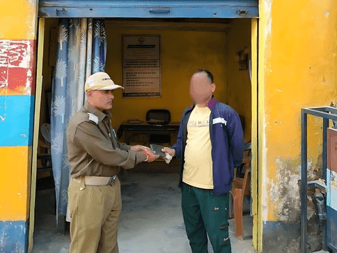 Chamoli Police handed over the lost purse to its owner