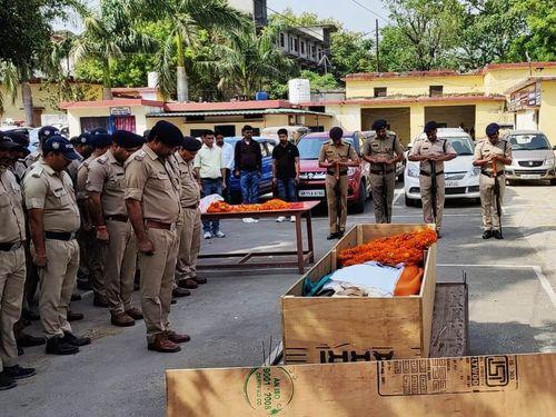 District Paudi Garhwal police paid emotional tribute to deceased Arkshi Manjit Singh
