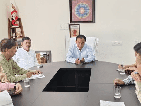 Education Minister Dr Rawat held a review meeting of the Higher Education Department