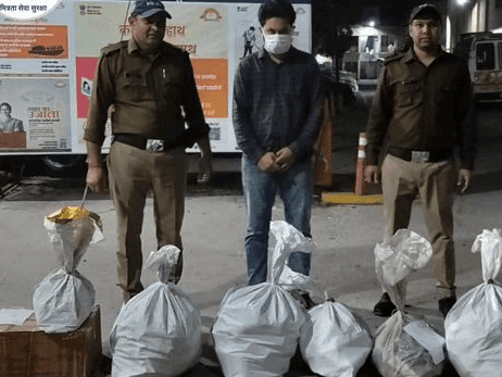 Illegal liquor smuggler caught by Doon Police