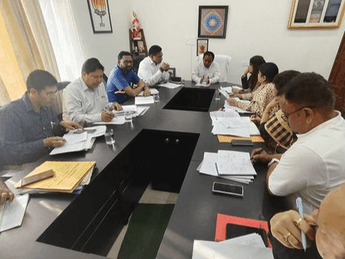 Health Minister Dr. Dhan Singh Rawat held an important meeting with officials