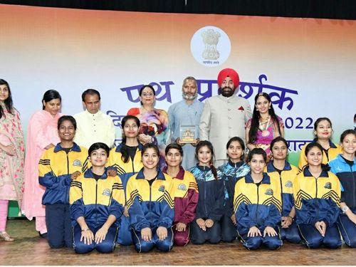 Scholarship was given by the Governor to the meritorious students in the 'Path Prashakar' program