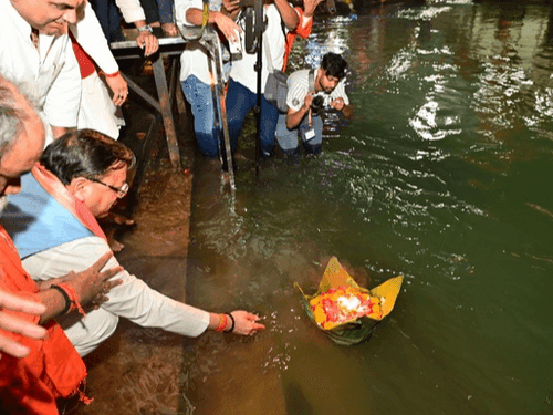 CM Dhami participated in the Ganga Deep Mahotsav program