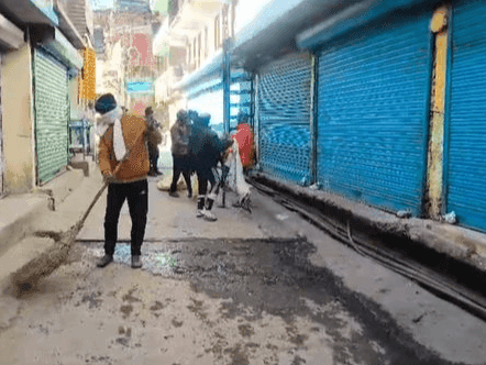 A cleanliness drive is being carried out on the Kedarnath Yatra route