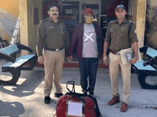 Almora Police arrested the accused with 4 kg 940 grams of marijuana