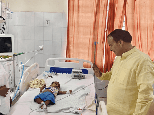 Health Minister Dr Rawat visited Rajiv Gandhi Women and Child Hospital