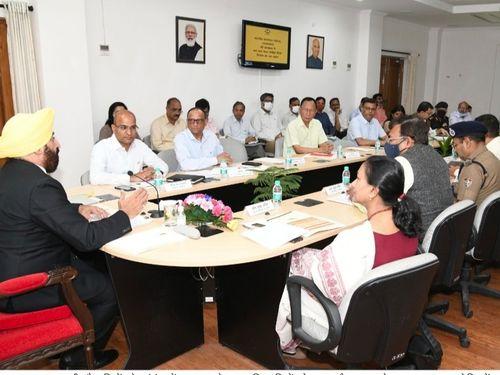 Image for Governor Gurmeet Singh held a meeting with high officials of the government regarding the preparations for the Chardham Yatra.