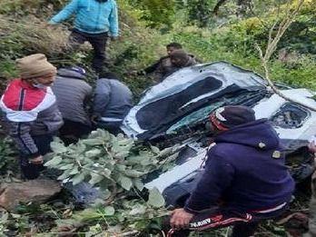 The car fell uncontrollably into the ditch two kilometers before Saledi village.