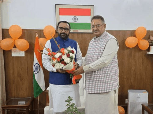 Cabinet Minister Ganesh Joshi met Union Minister Prataprao Jadhav