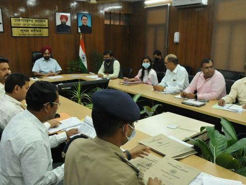 Chief Secretary Dr. S. s. Sandhu reviews the progress of new parking projects to be built in the state