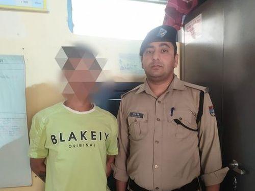 Bageshwar Kotwali Police arrested the accused with a prize of Rs 5000/-