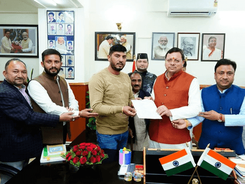 Various officials of the Block Pramukhs and Pradhan Sangathan met the CM